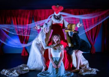 „Alicja w krainie władców” w Chorzowie. Spektakl, który dotyka współczesnych problemów