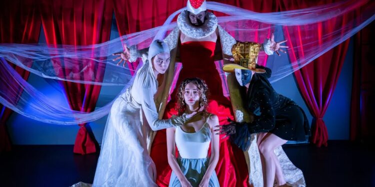 „Alicja w krainie władców” w Chorzowie. Spektakl, który dotyka współczesnych problemów