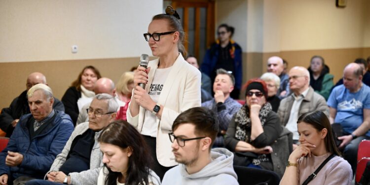 Spotkanie prezydenta Chorzowa z mieszkańcami. Rozmowy o estakadzie, ogrzewaniu i problematycznych nieruchomościach