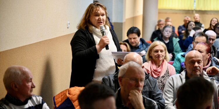 Spotkanie prezydenta Chorzowa z mieszkańcami. Rozmowy o estakadzie, ogrzewaniu i problematycznych nieruchomościach