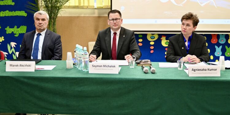 Spotkanie prezydenta Chorzowa z mieszkańcami. Rozmowy o estakadzie, ogrzewaniu i problematycznych nieruchomościach