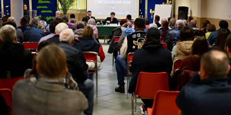 Spotkanie prezydenta Chorzowa z mieszkańcami. Rozmowy o estakadzie, ogrzewaniu i problematycznych nieruchomościach