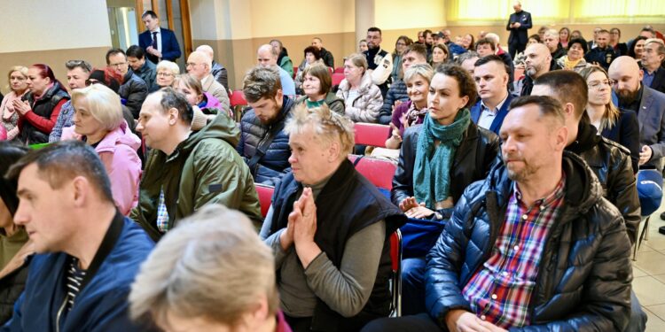 Spotkanie prezydenta Chorzowa z mieszkańcami. Rozmowy o estakadzie, ogrzewaniu i problematycznych nieruchomościach