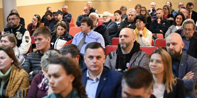 Spotkanie prezydenta Chorzowa z mieszkańcami. Rozmowy o estakadzie, ogrzewaniu i problematycznych nieruchomościach