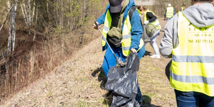 Miejski Dzień Ziemi w Chorzowie. Chorzowianie zadbali o czystość Żabich Dołów