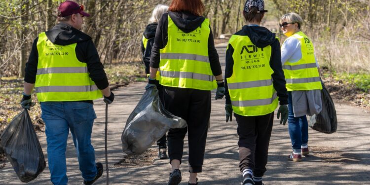 Miejski Dzień Ziemi w Chorzowie. Chorzowianie zadbali o czystość Żabich Dołów