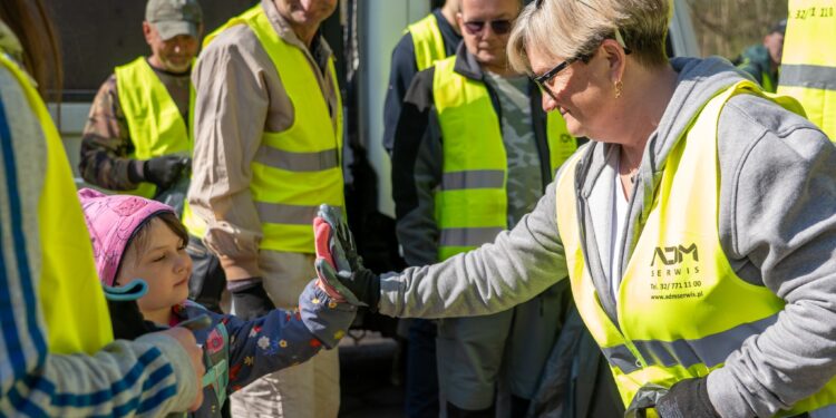 Miejski Dzień Ziemi w Chorzowie. Chorzowianie zadbali o czystość Żabich Dołów