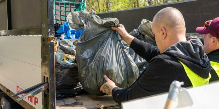 Miejski Dzień Ziemi w Chorzowie. Chorzowianie zadbali o czystość Żabich Dołów