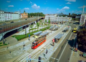 Komunikacja miejska wraca pod estakadę. Ważne zmiany dla pasażerów w Chorzowie