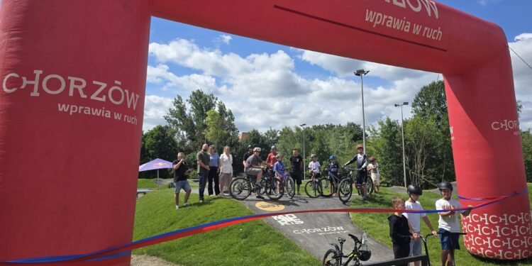 Nowy pumptrack w Chorzowie oficjalnie otwarty. Przy ul. 3 Maja i Janasa powstała strefa aktywnej rekreacji