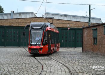 „Hanka” wyjedzie na śląskie tory. Nowe tramwaje zaprezentowano w Chorzowie