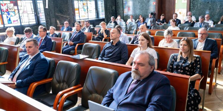 Szpital i oświata zdominowały sesję Rady Miasta Chorzów
