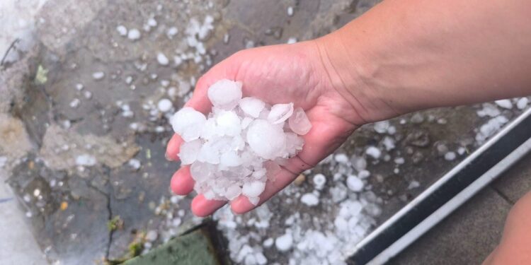 Gradobicie w Chorzowie. Miasto sprząta po gwałtownej nawałnicy