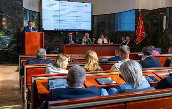 XXXV sesja Rady Miasta Chorzów. Plan ogólny, oświata i miejskie inwestycje