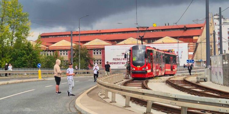 Tramwaje wracają na estakadę w Chorzowie. Regularne kursy od 22 sierpnia