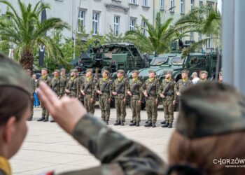 Święto Wojska Polskiego na chorzowskim Rynku. Uroczystości z udziałem mieszkańców i samorządowców