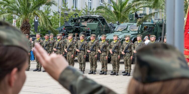 Święto Wojska Polskiego na chorzowskim Rynku. Uroczystości z udziałem mieszkańców i samorządowców