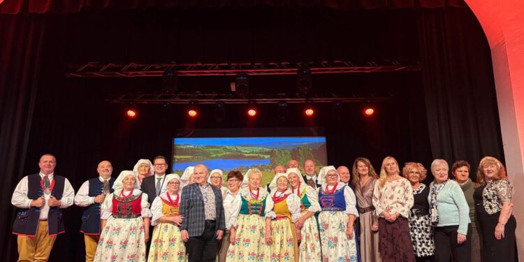 Święto Plonów w Chorzowie. Tradycja, muzyka i symboliczny bochen chleba w MDK Batory